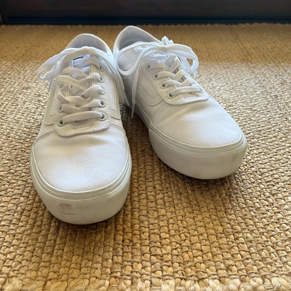 Women’s White Vans- Low Top Ward Sneaker - Picture 2 of 9